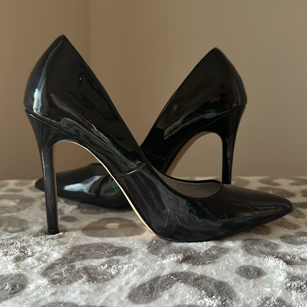 Black Pumps